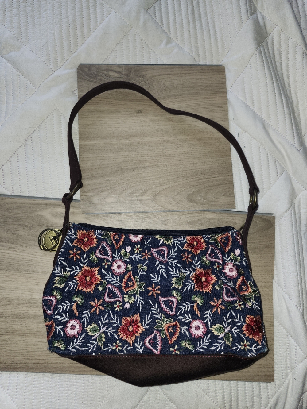 Gloria Vanderbilt Embroidered Floral Navy Shoulder Bag Y2K